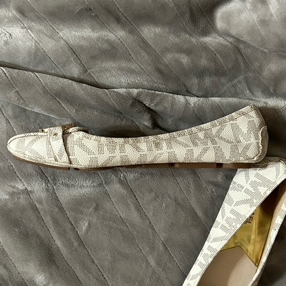 MICHAEL KORS Gold Logo Leather Flats Women’s Size 9.5 - Picture 5 of 9